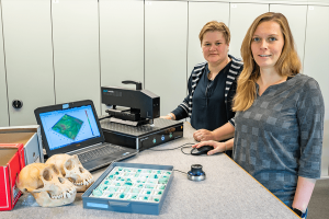Julia Stuhltraeger and Ellen Schulz Kornas